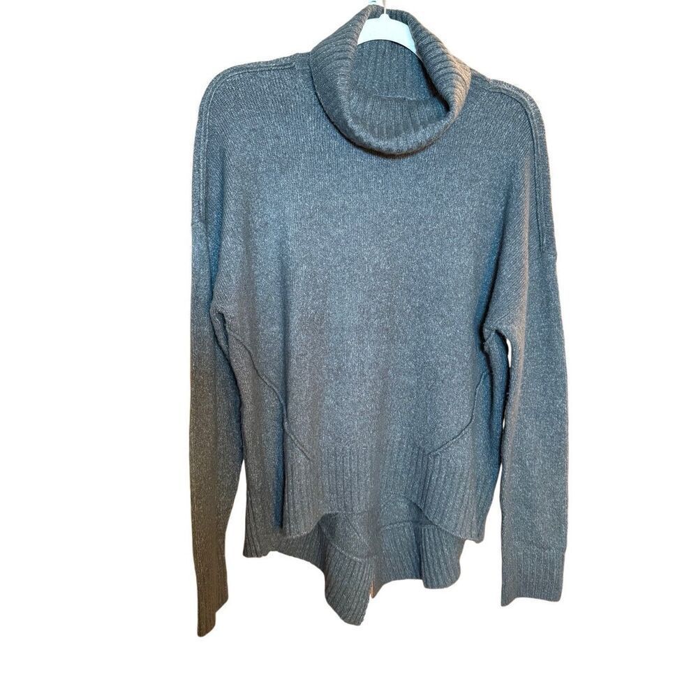 Romeo + Juliet Couture women’s charcoal gray turtleneck chunky knit sz M